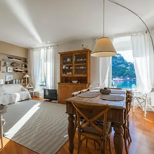 Above The Sea - Exclusive Seafront Apartment